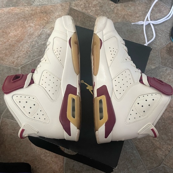 Used Jordan retro 6 maroon youth size 7y - Picture 4 of 7